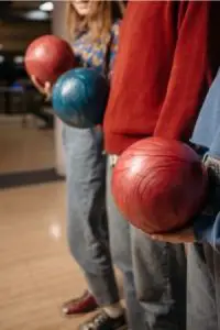 ideal bowling ball weight